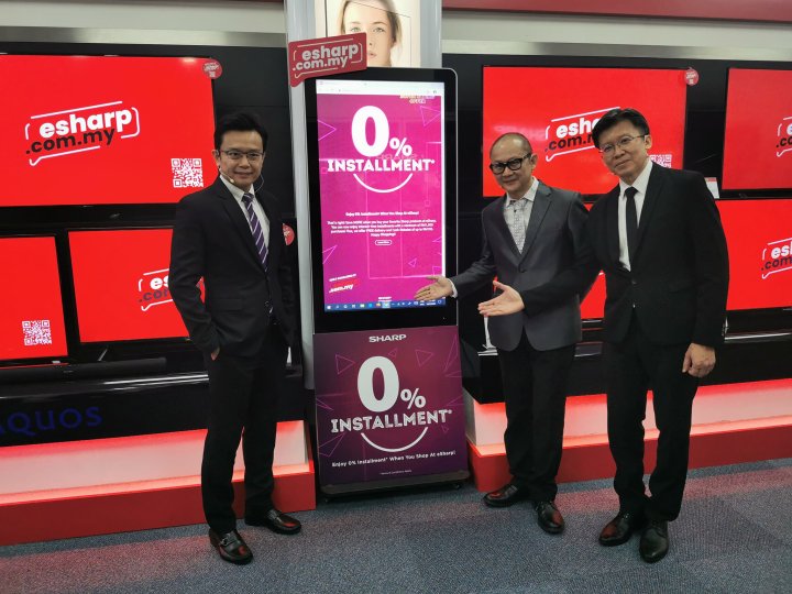 (From left) SHARP Electronics (M) Sdn Bhd Managing Director, Ting Yang Chung, and Deputy Managing Director (Sales Division), Tok Sang Man, introducing eSHARP, the new e-commerce platform, at the virtual convention