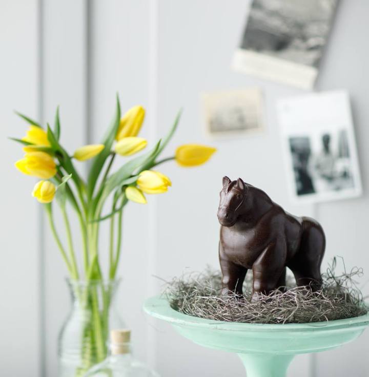  1KG solid chocolate Botero “Horse”