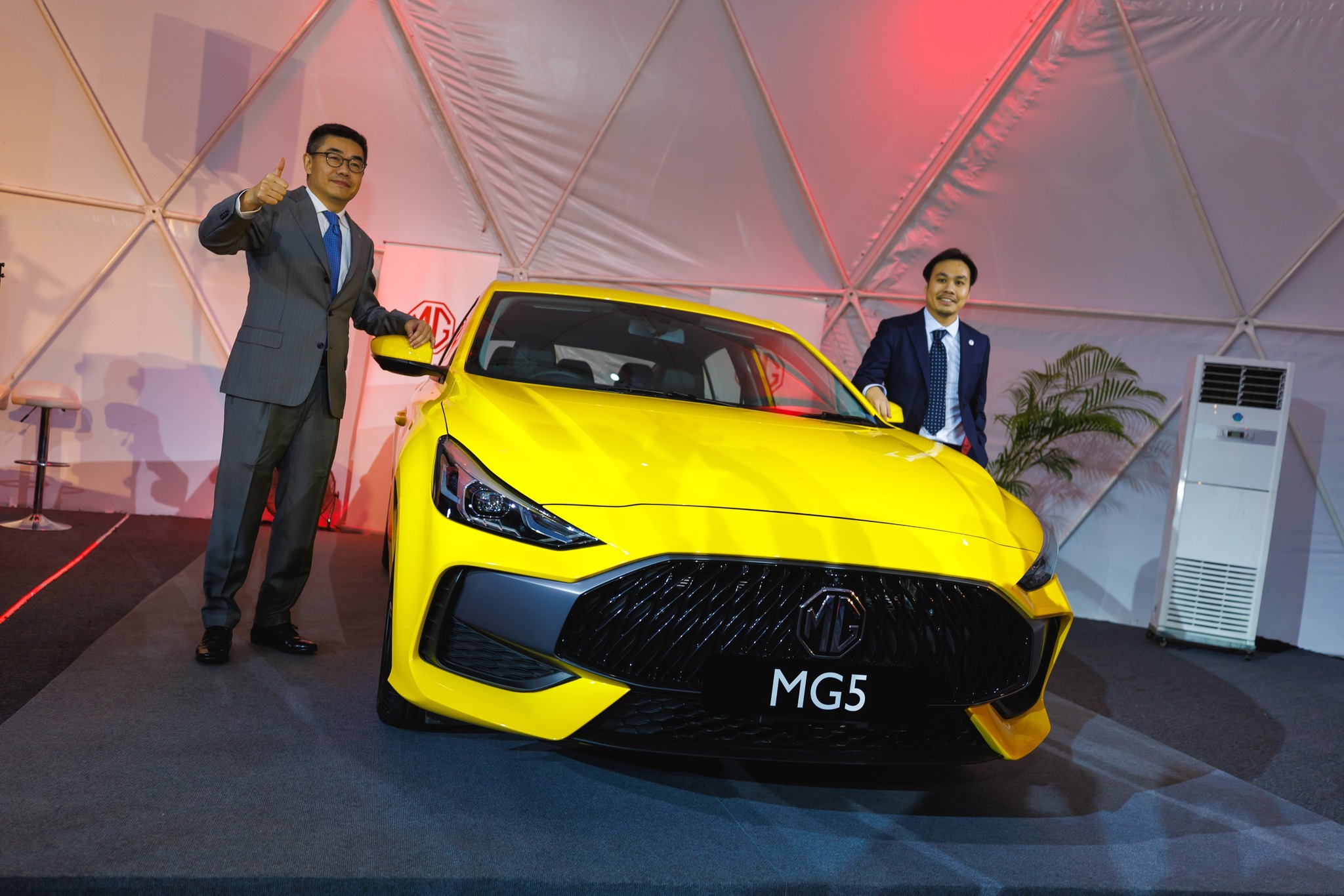 Mr Emory Qi and Lee Wen Hsiang_Nuclear Yellow