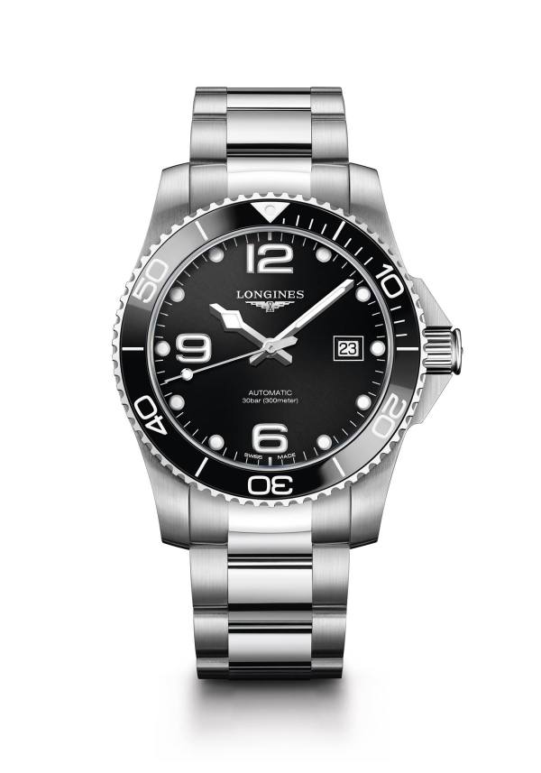 This 41 mm diameter Longines HydroConquest model with a blue sunray dial features a self-winding mechanical movement, mounted on a stainless steel bracelet.