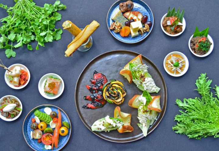 Hickory-Smoked Chicken with Vegetable Ratatouille, Tea Tree-Smoked Norwegian Salmon and Potato Feuille, Artisan Heirloom Tomatoes with Buffalo Mozzarella, Assorted Cheese Platter, Classic Caesar Salad with Condiments, Classic Fillet Stroganoff, Beef Rendang, Fried Seabass with Thai Sauce and Mango Salad