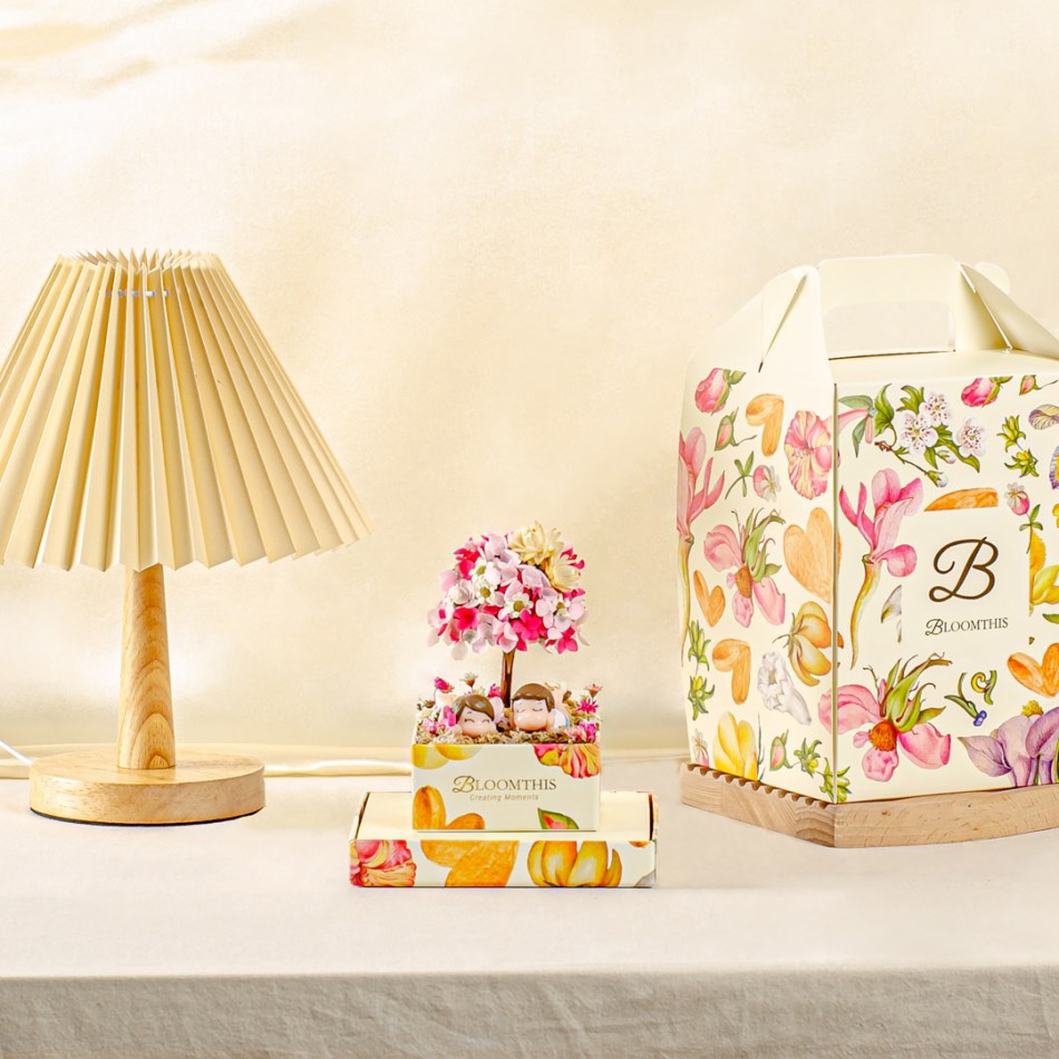 Cherish a love so pure and dear with the Dreamy Love Memento. With miniatures sharing a moment beneath a gorgeous "tree" of preserved hydrangeas and ixodias, kept in our all-new Wildflower gift box, these are sure to make her heart swell in adoration.